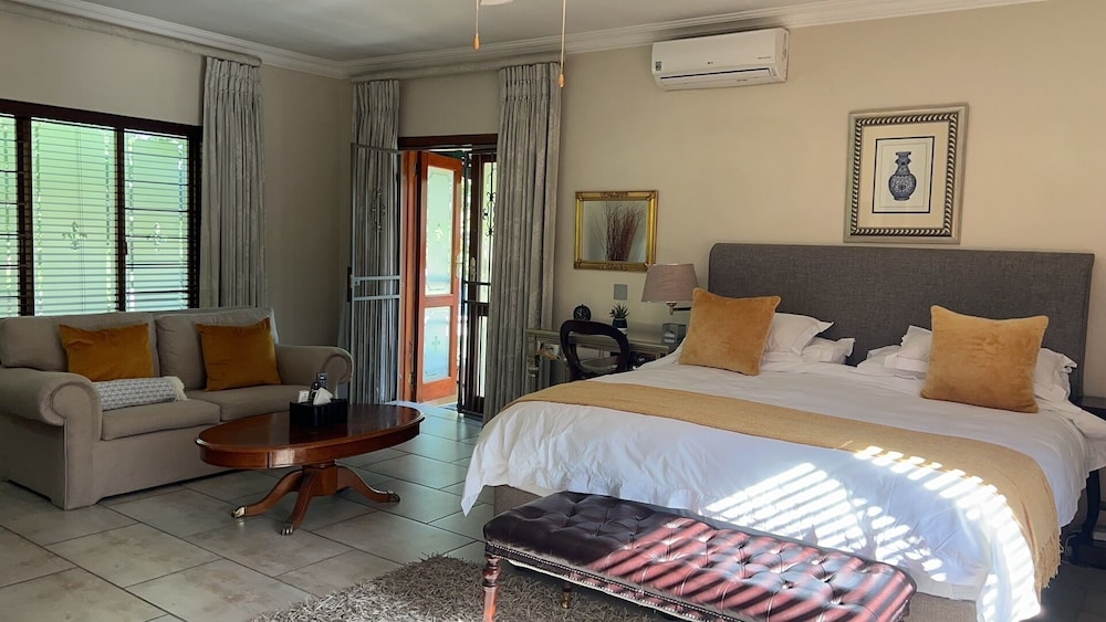 Family Room, 2 Bedrooms