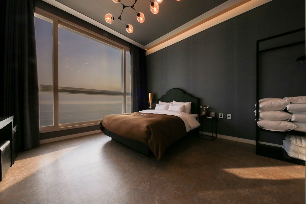 Panoramic Penthouse, 2 Bedrooms, Non Smoking, Ocean View - Photo 7