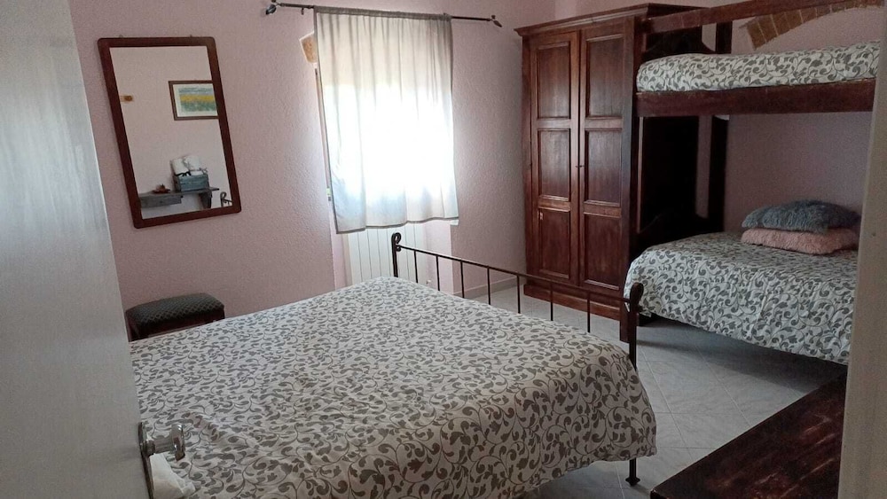 Basic Quadruple Room, Ensuite, Courtyard View photo 1