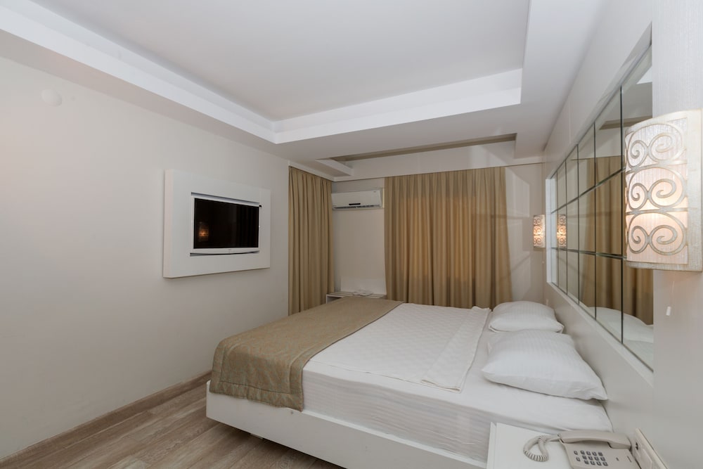 Economy Room