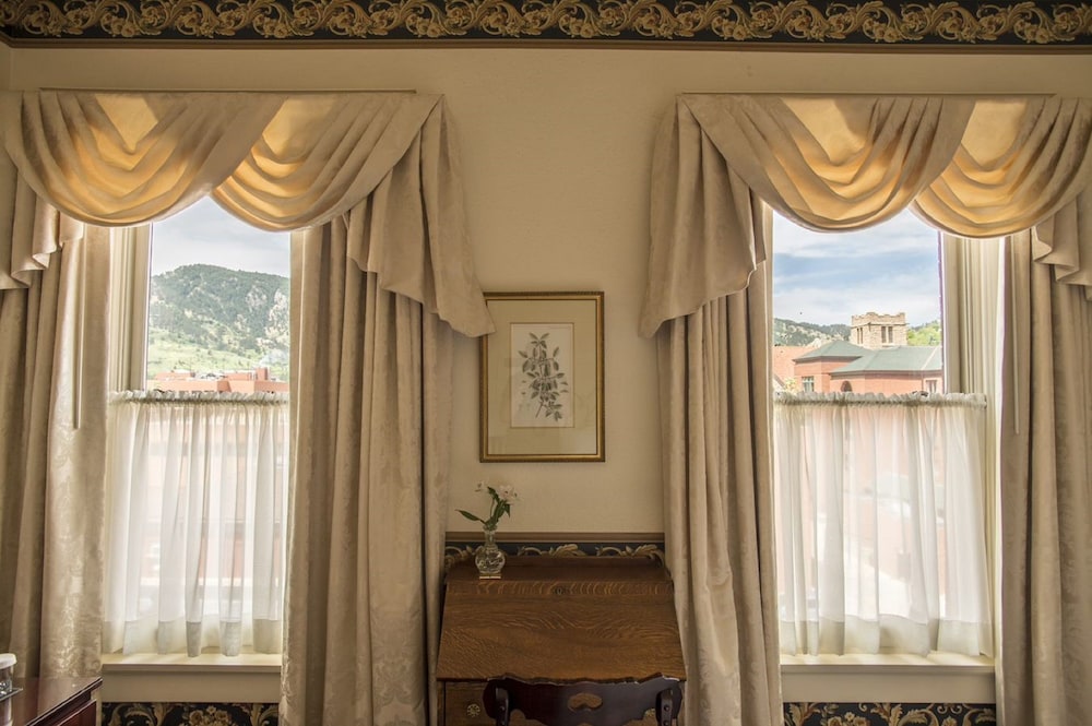 Signature Room, 1 Queen Bed - Photo 5