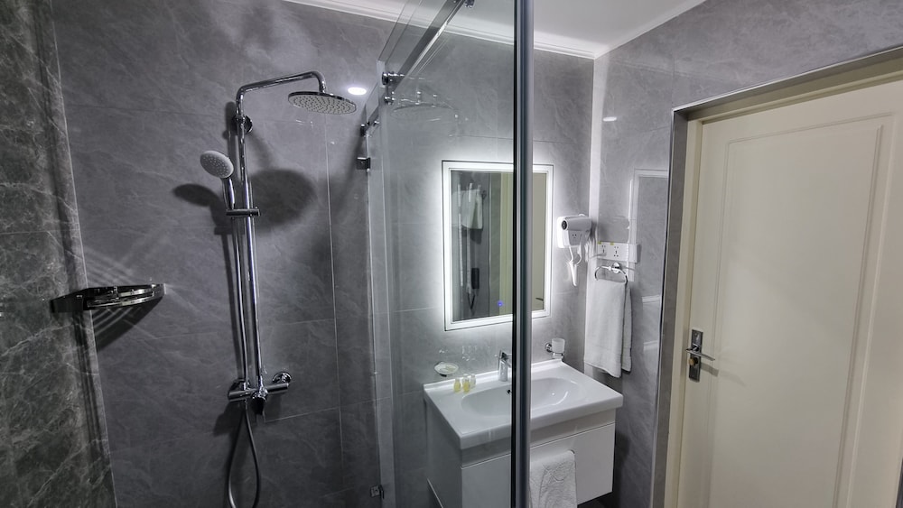 Deluxe Twin Room - Photo 11