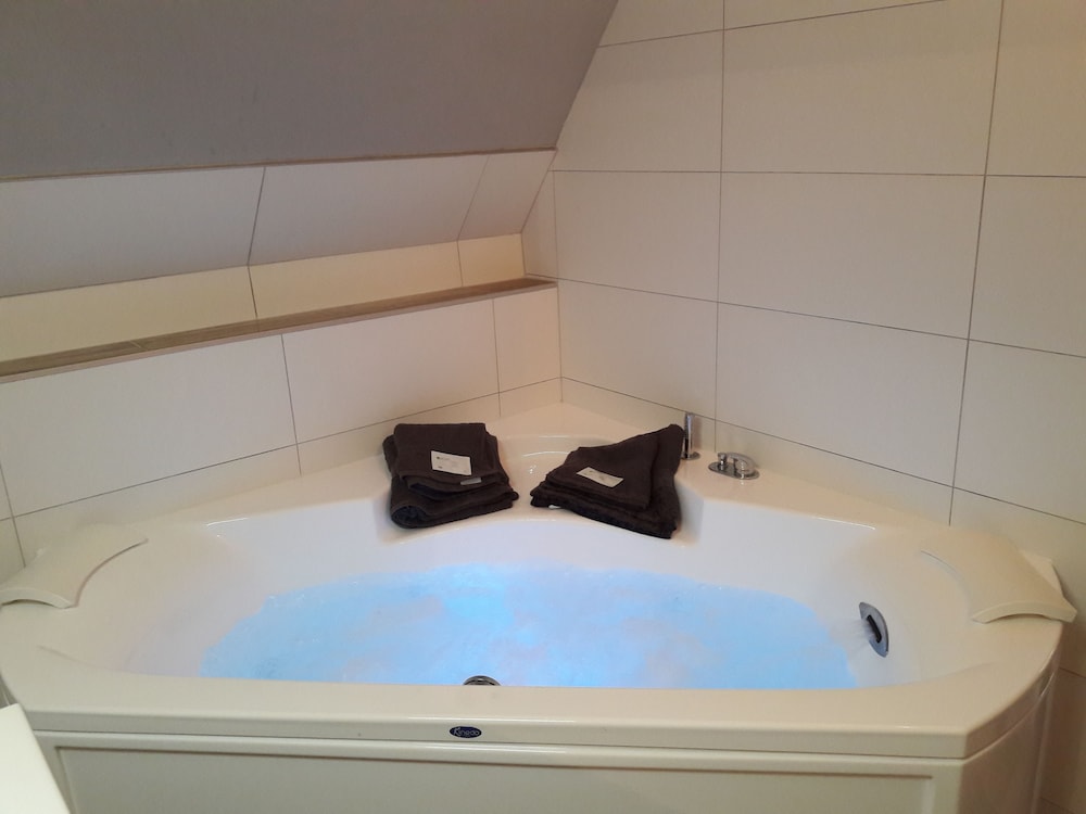 Comfort Suite, Non Smoking, Private Bathroom photo 3