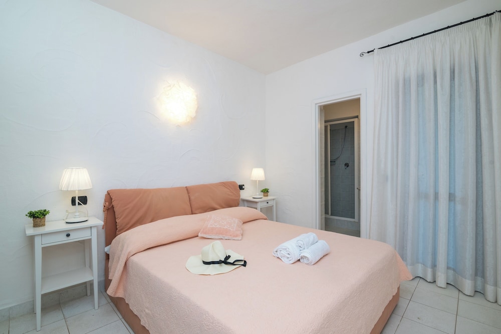 Standard House, Multiple Bedrooms, 2 Bathrooms (Scoglietto 41 150m From The Sea)