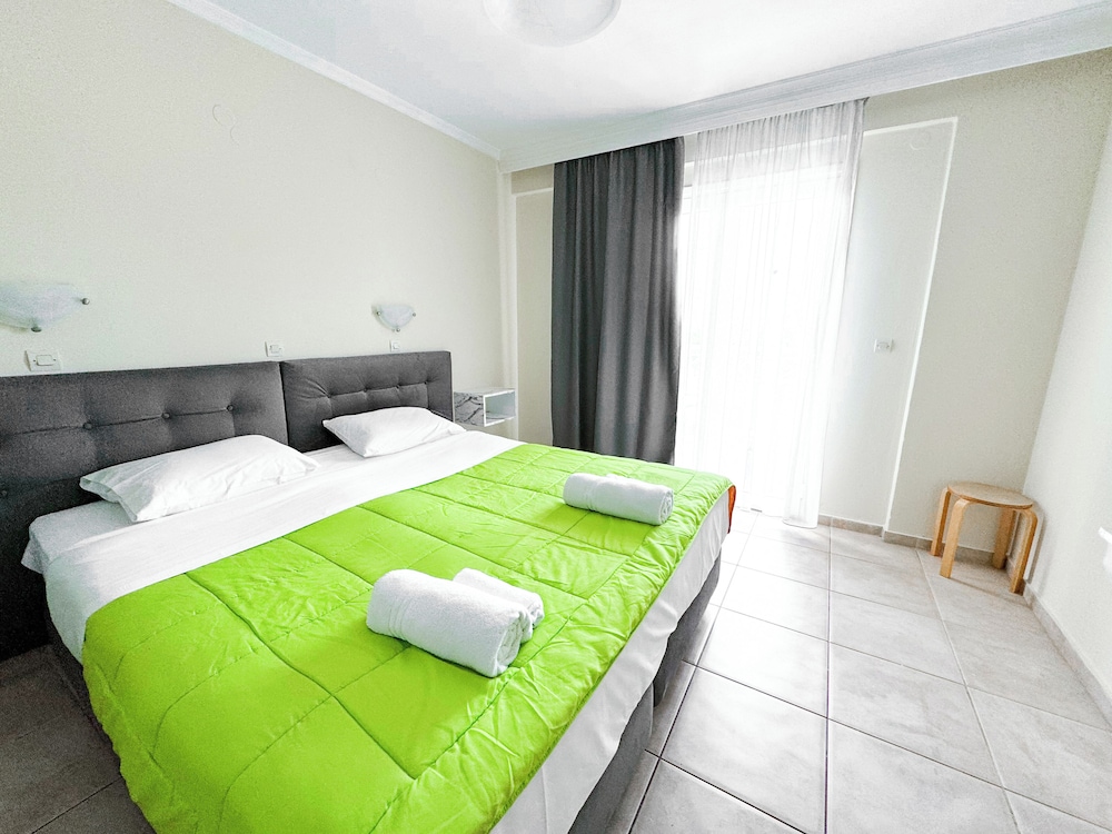 Superior Double or Twin Room, Side Pool View, photo 6