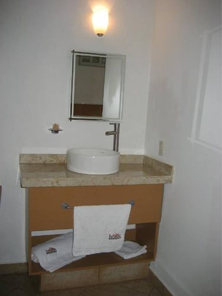 Standard Apartment, 1 Queen Bed With Sofa Bed, Smoking photo 2