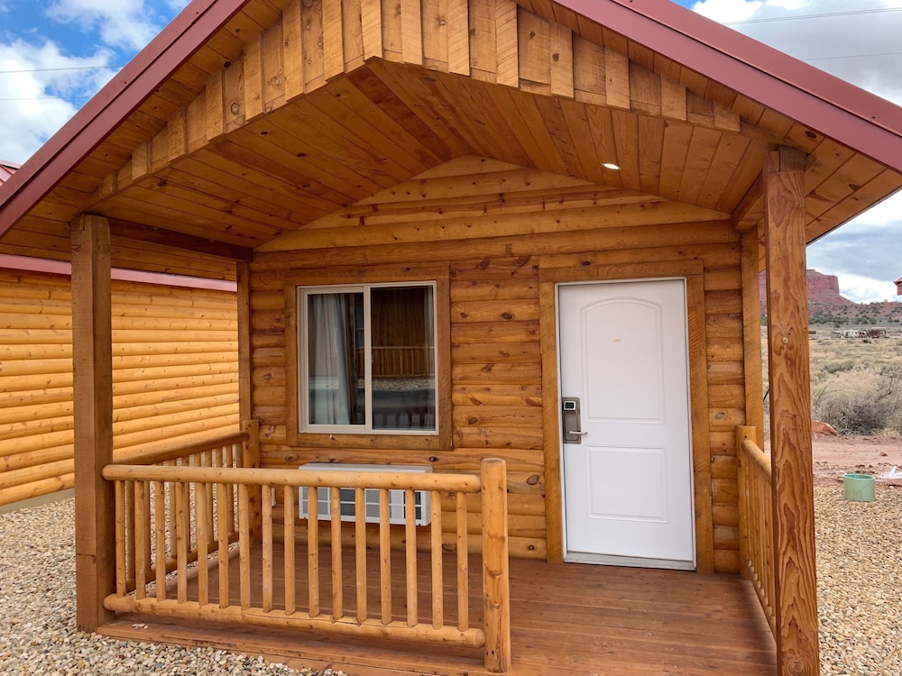 Deluxe Cabin, 1 King Bed, Accessible photo 1