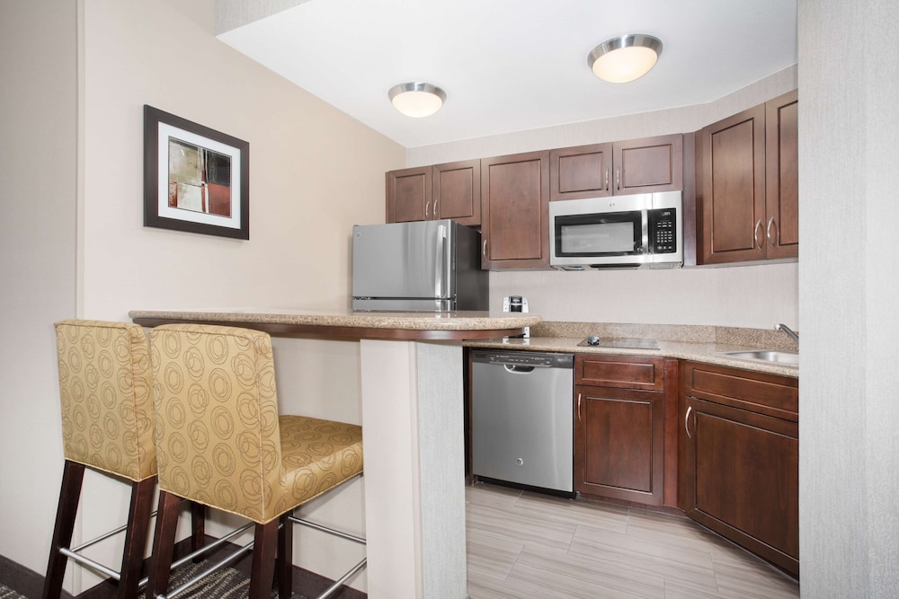 Suite, 2 Bedrooms, Non Smoking, Balcony thumbnail 5