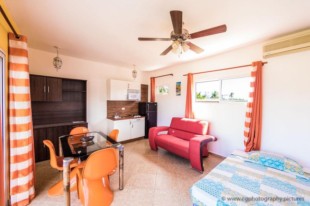 Comfort Suite, Pool View