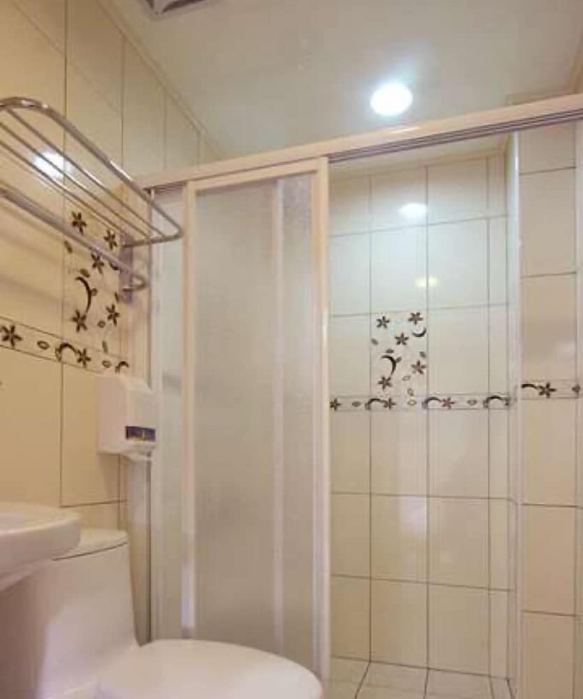 Standard Quadruple Room - Photo 12