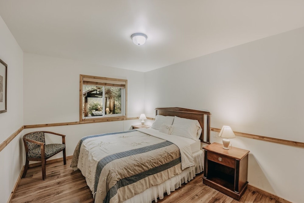 Cabin, Multiple Bedrooms photo 3