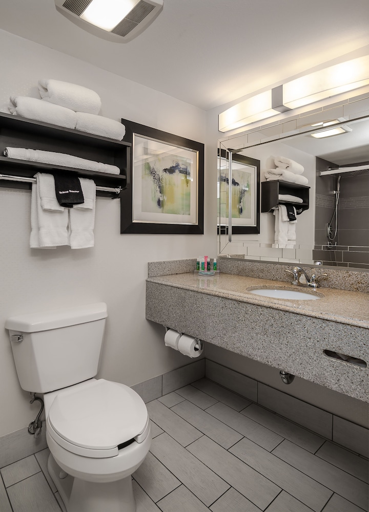 Suite, 2 Queen Beds, Kitchen - Photo 10