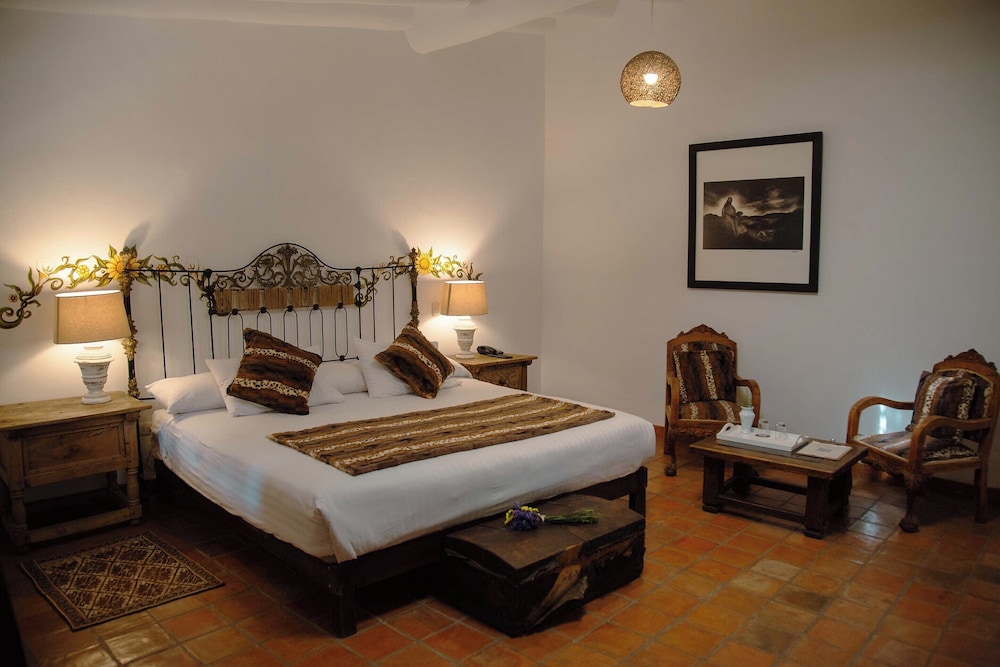 Luxury Suite, 1 King Bed, Jetted Tub photo 1