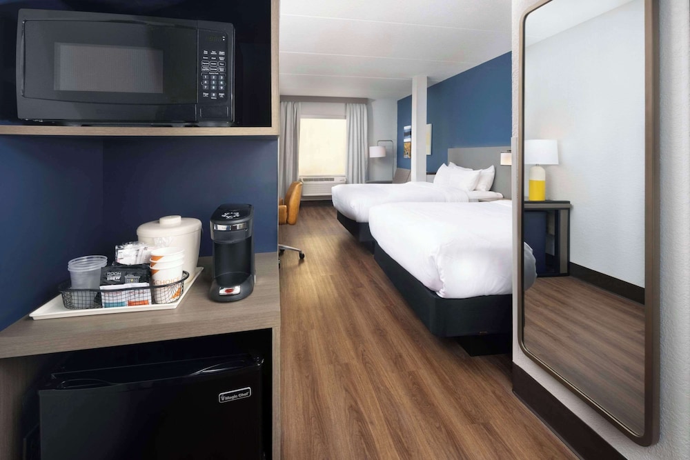 Suite, Multiple Beds, Non Smoking photo 2