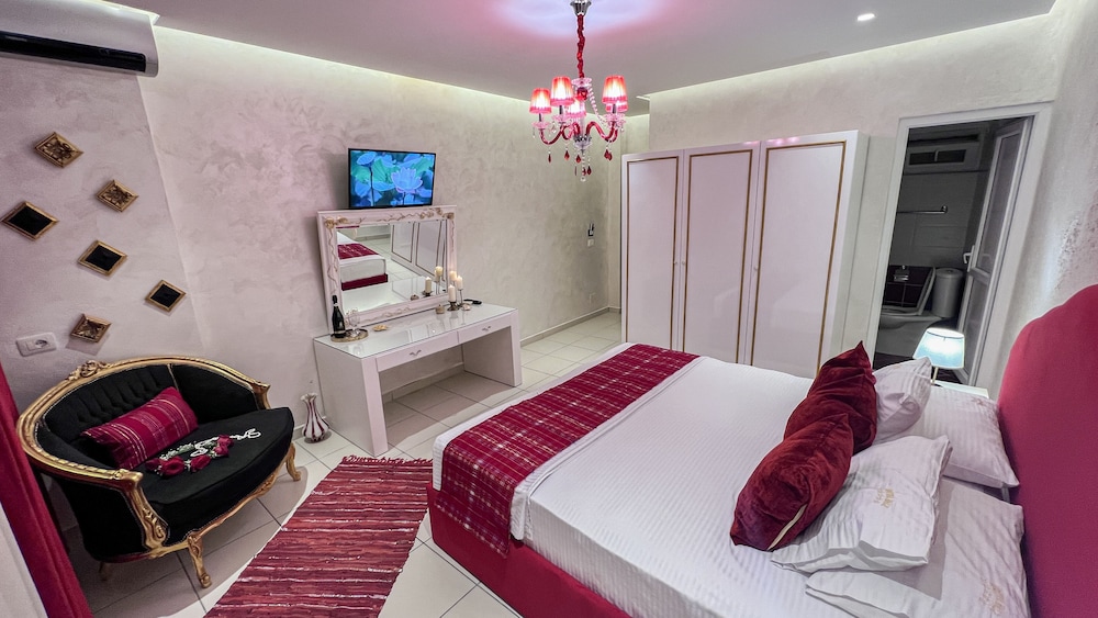 Room 502 photo 1