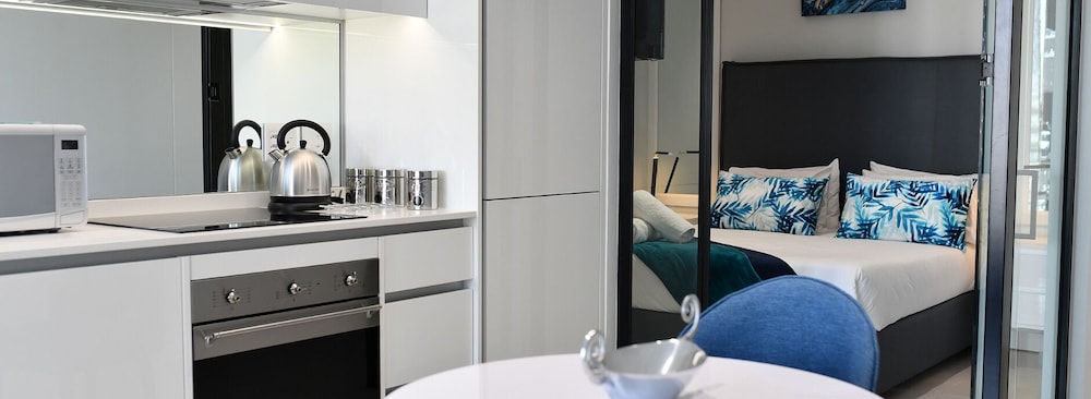 Executive Suite, 1 Queen Bed, Non Smoking, City View