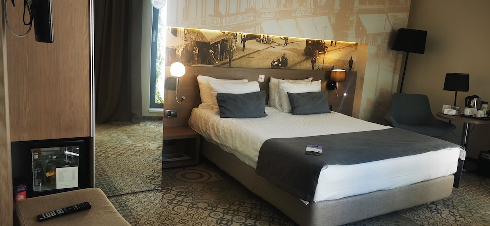 Room, 1 Queen Bed, Accessible photo 2
