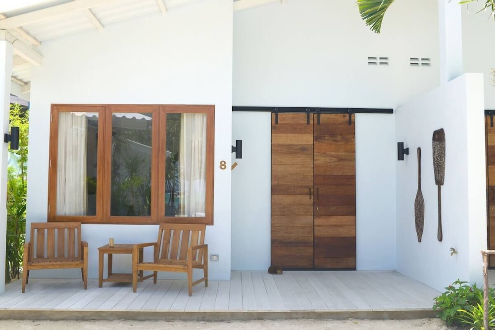 Partial Sea view Bungalow - Photo 6