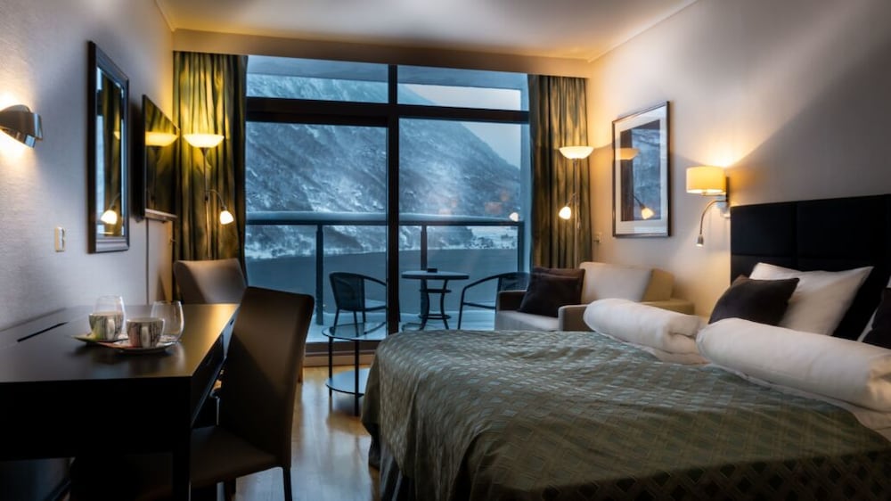 Superior Double or Twin Room (Fjord View) - Photo 1