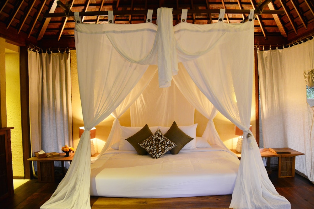Beachfront Villa Menjangan (Snorkeling Included)