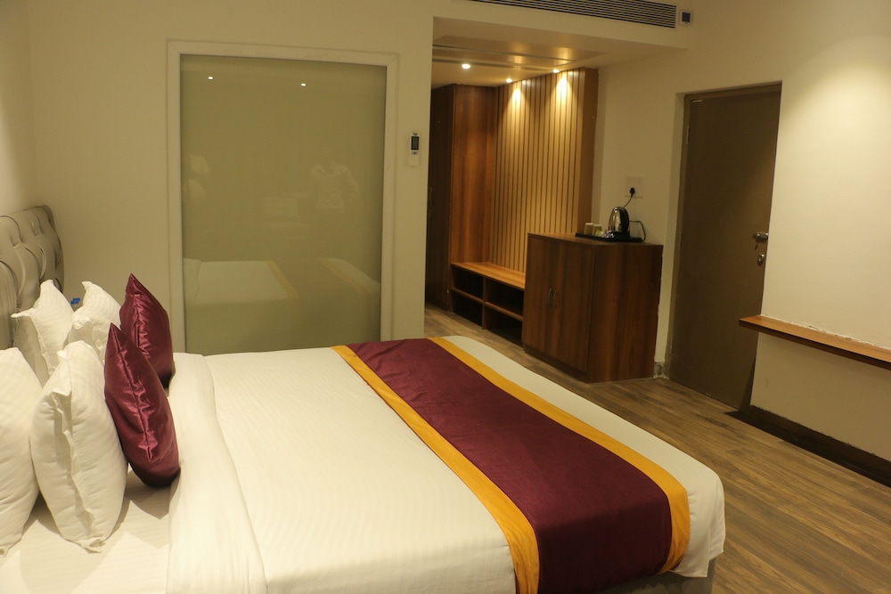 Suite Room - Photo 1