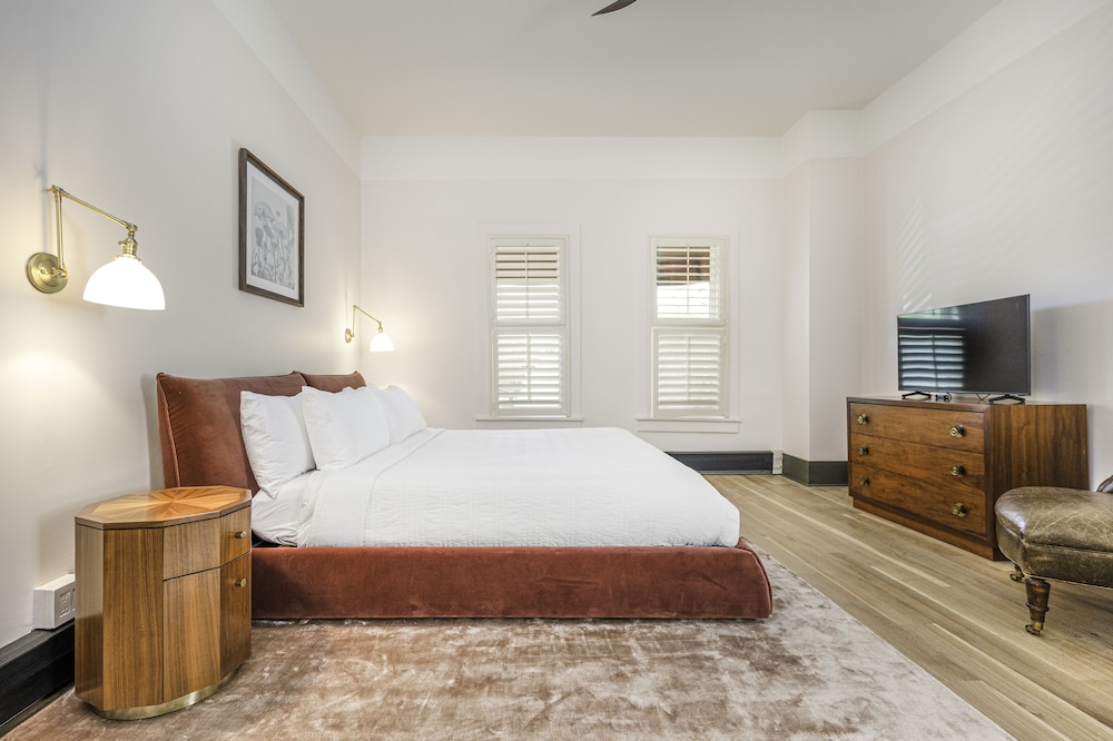 1 King Bedroom photo 1