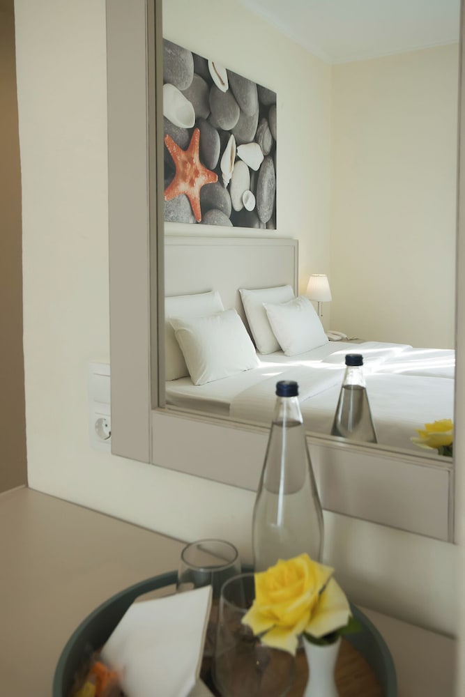 Standard Double or Twin Room, Balcony - Photo 2