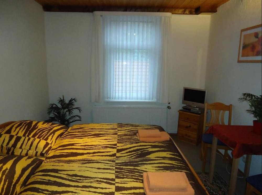 Double Room, 1 King Bed, Non Smoking photo 2