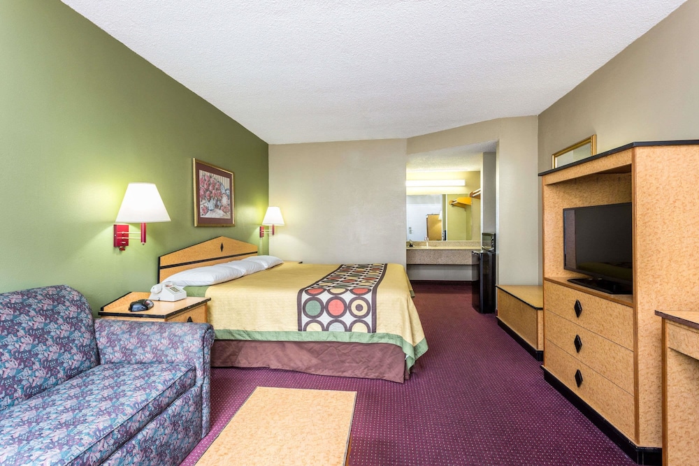 Room, 1 King Bed, Smoking