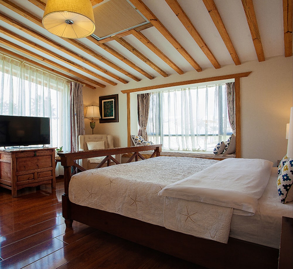 Queen Room with Mountain View photo 1