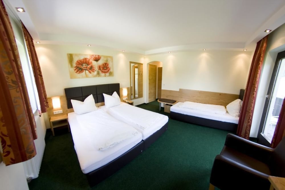 Comfort Triple Room, Balcony, Mountain View photo 2