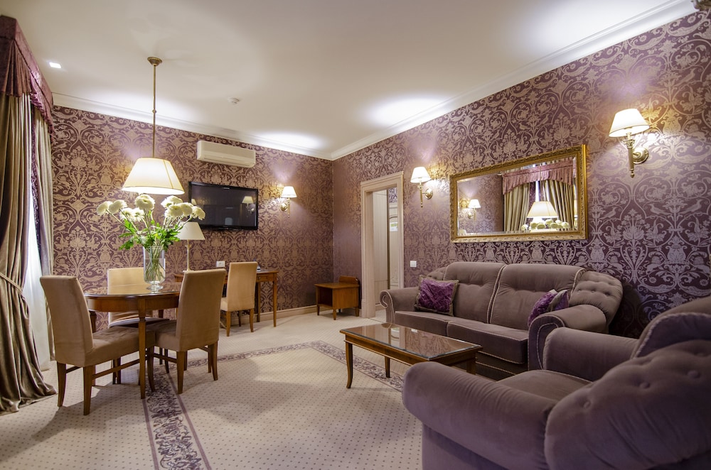Royal Suite photo 2