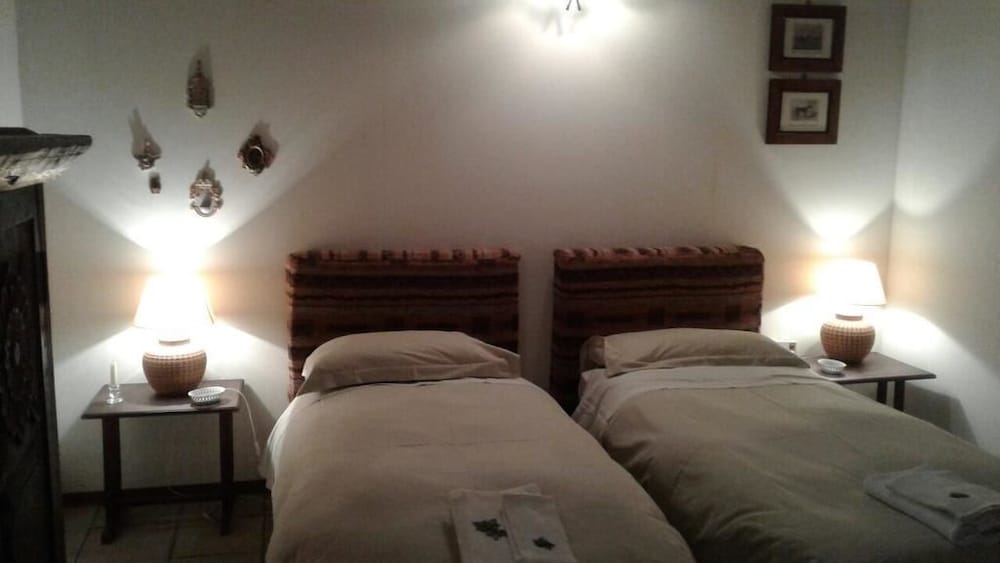 Deluxe Double or Twin Room, Shared Bathroom photo 2