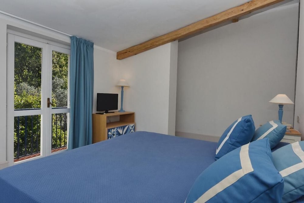 Standard Double or Twin Room, Hill View photo 2