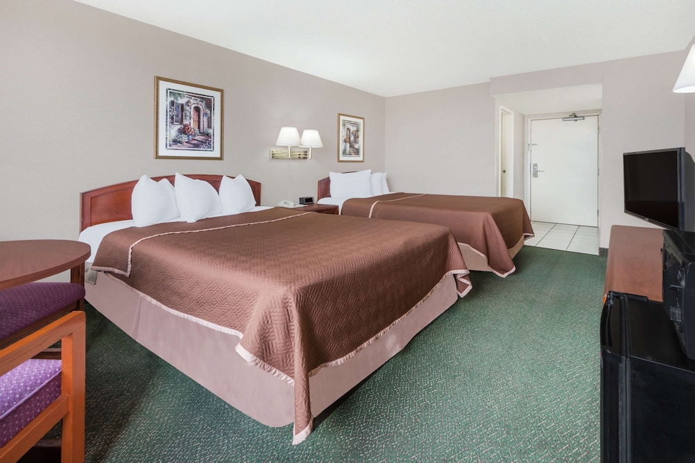 Room, 2 Double Beds, Non Smoking - Photo 2
