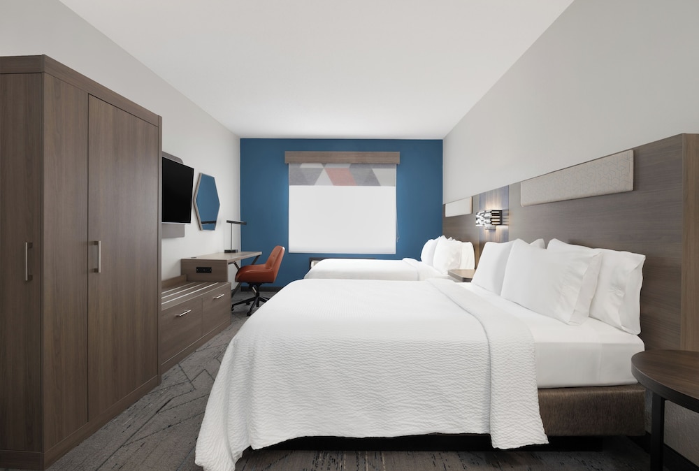 Room, 2 Queen Beds, Accessible, Bathtub