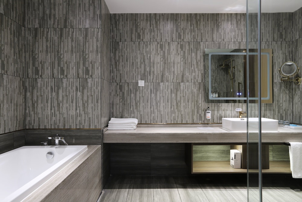 Suite, Multiple Beds - Photo 10