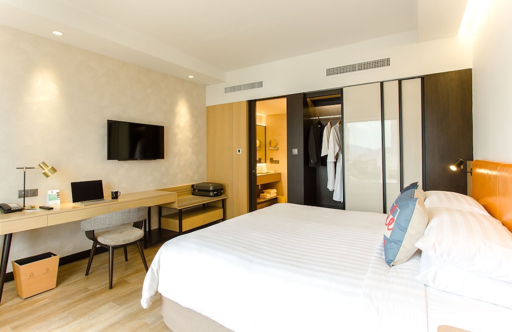 Executive Suite, 1 King Bed - Photo 1