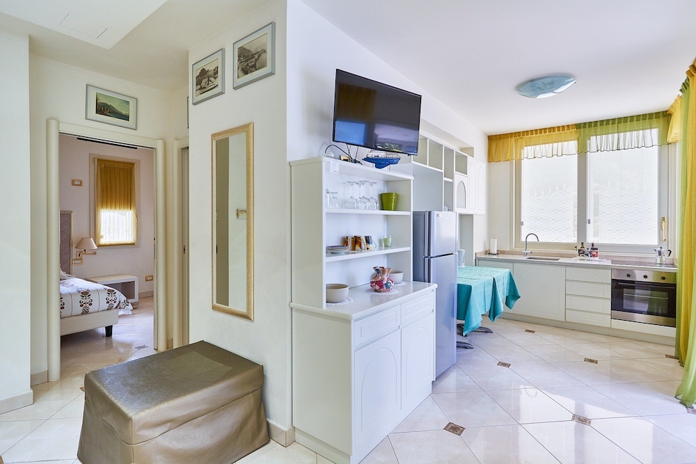 Family Apartment, 2 Bedrooms, Kitchen photo 3