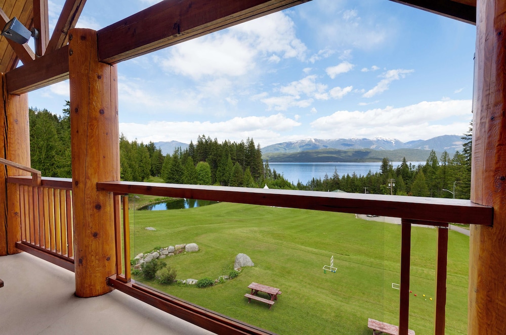 Suite, 1 King Bed, Balcony, Lake View photo 2