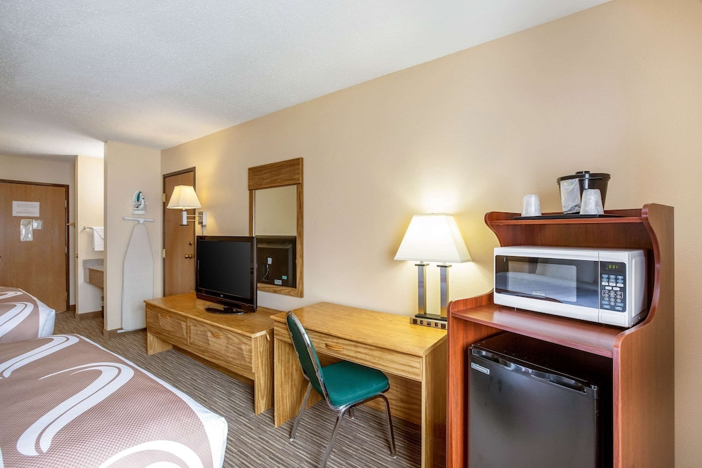Standard Room, 2 Double Beds, Non Smoking - Photo 5