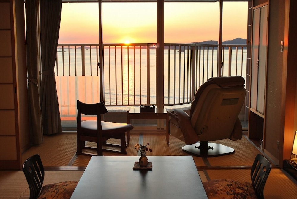 Japanese Style Room For 5 People with Separate Sitting Area, Non Smoking photo 3