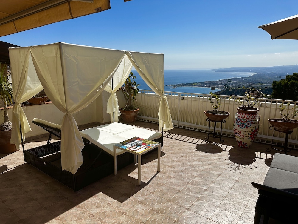 Suite, 1 King Bed with Sofa bed, Accessible, Sea View - Photo 1