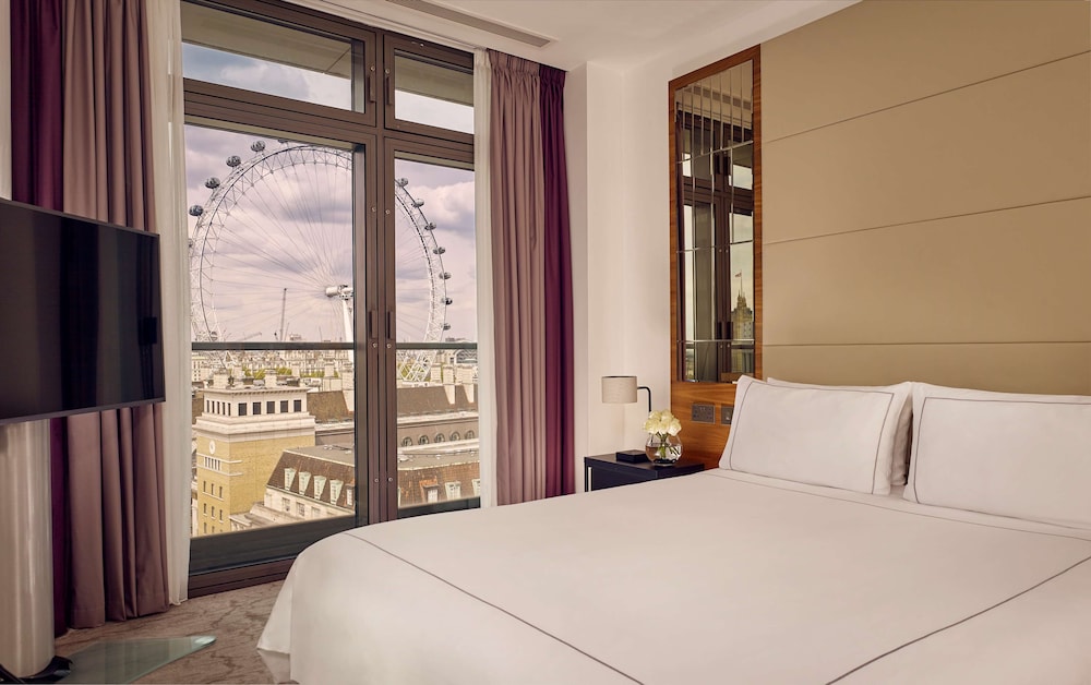 Junior Suite, 1 Double Bed (London Eye View)