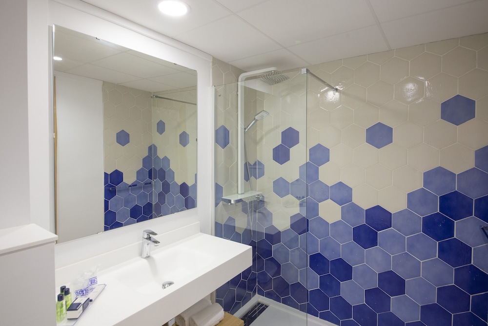 Triple Room, Sea View (3 Adults) - Photo 8