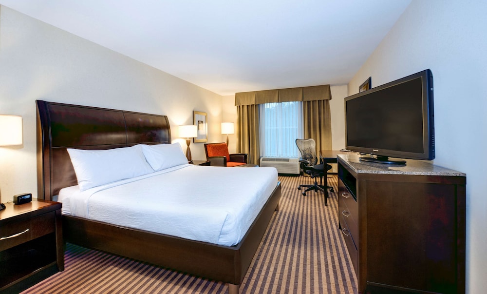 Premium Room, 1 King Bed (In-Room Drinks-Snacks) photo 2