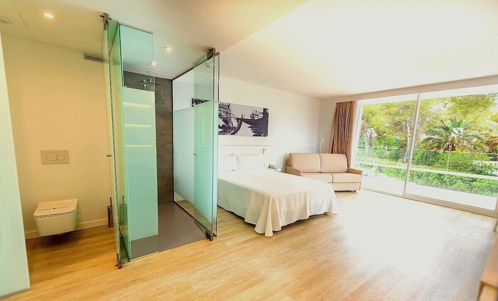 Family Room, Balcony