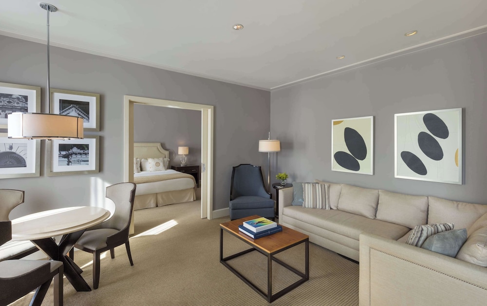 Superior Suite, 1 King Bed, Non Smoking, Kitchen (Tower) - Photo 5
