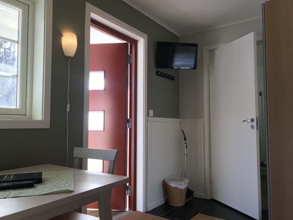 Basic Twin Room, Partial Lake View (Sandbolstugan 3) photo 2