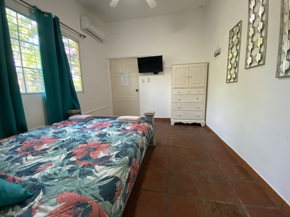Economy Triple Room, Private Bathroom, Garden View photo 2